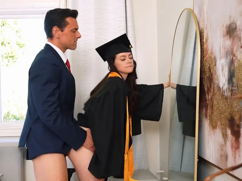 Cha dượng doggy tí tẹo tinh rớt đầy sàn